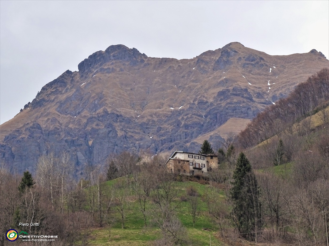 78 Zoom sul Pizzo dei Tre Signori (2552 m).JPG